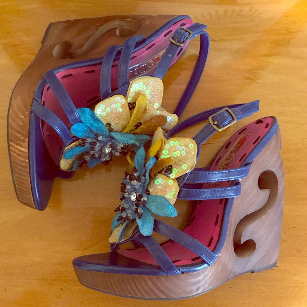 Two Lips Trendy Blue Flower Wedges